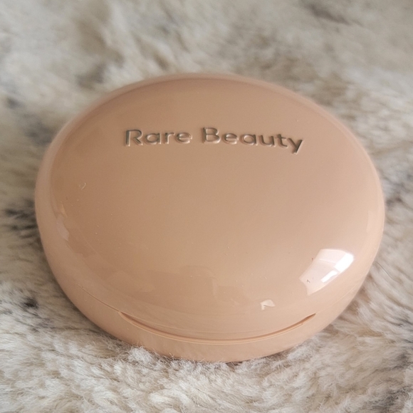 Enlighten - Rare Beauty Highlighter Selena Gomez - Picture 9 of 14